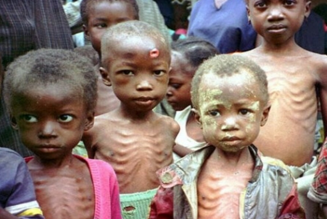 Grupo de crianças necessitadas